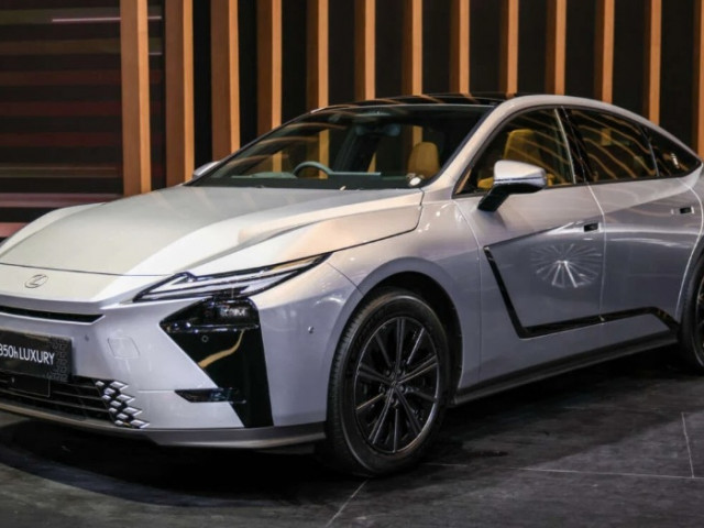 Lexus ES thế hệ mới ra mắt Đông Nam Á, lần đầu có bản thuần điện chạy tới 685 km