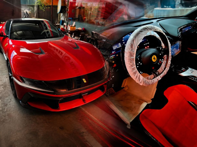 Chi tiết Ferrari 12Cilindri đầu tiên Việt Nam: Nội thất ngập carbon, có màn hình dành riêng cho hành khách