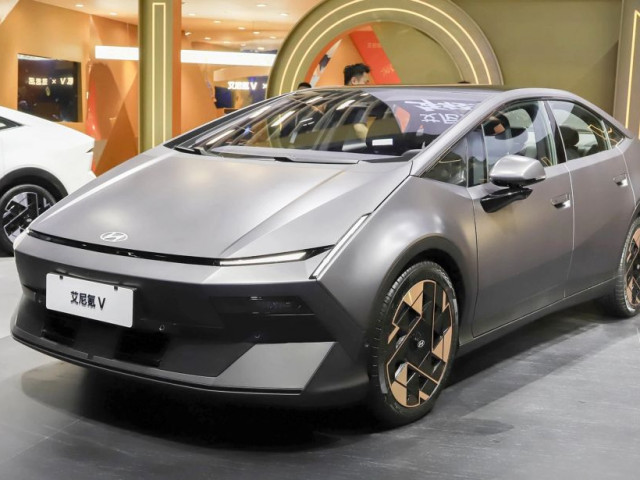 Hyundai Ioniq V chốt giá từ 466 triệu VNĐ: Sedan điện thiết kế như Lamborghini, chạy được 650 km/sạc