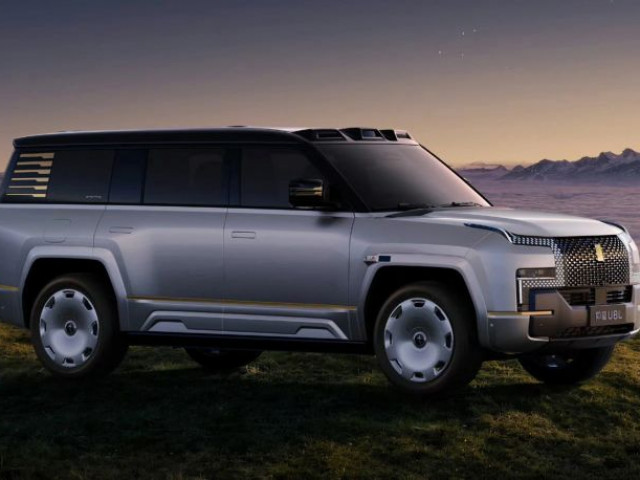 BYD ra mắt Yangwang U8L bản 4 chỗ giá gần hơn 7 tỷ VNĐ, cạnh tranh Rolls-Royce và Bentley