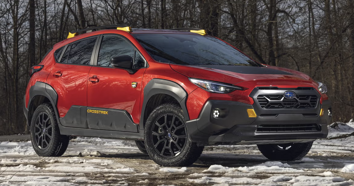 Vì sao xe SUV thường có nhiều chi tiết ốp nhựa đen quanh thân xe?