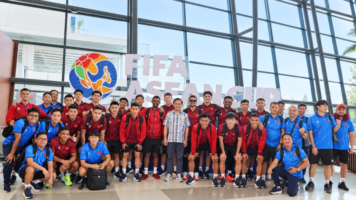Việt Nam đến Indonesia bắt đầu chiến dịch FIFA ASEAN Cup