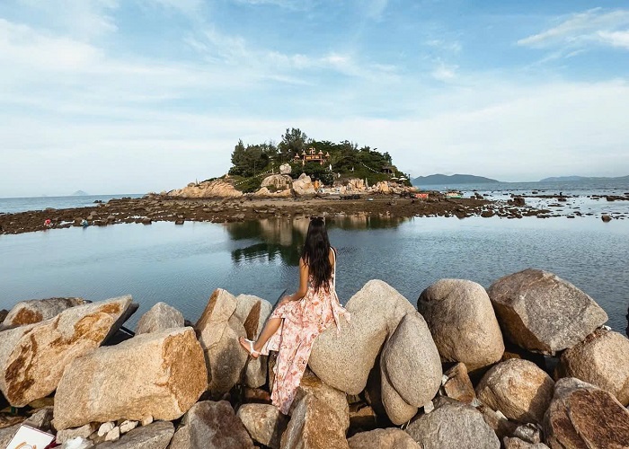 Hòn Đỏ Nha Trang – Hòn đảo với ngôi chùa linh thiêng