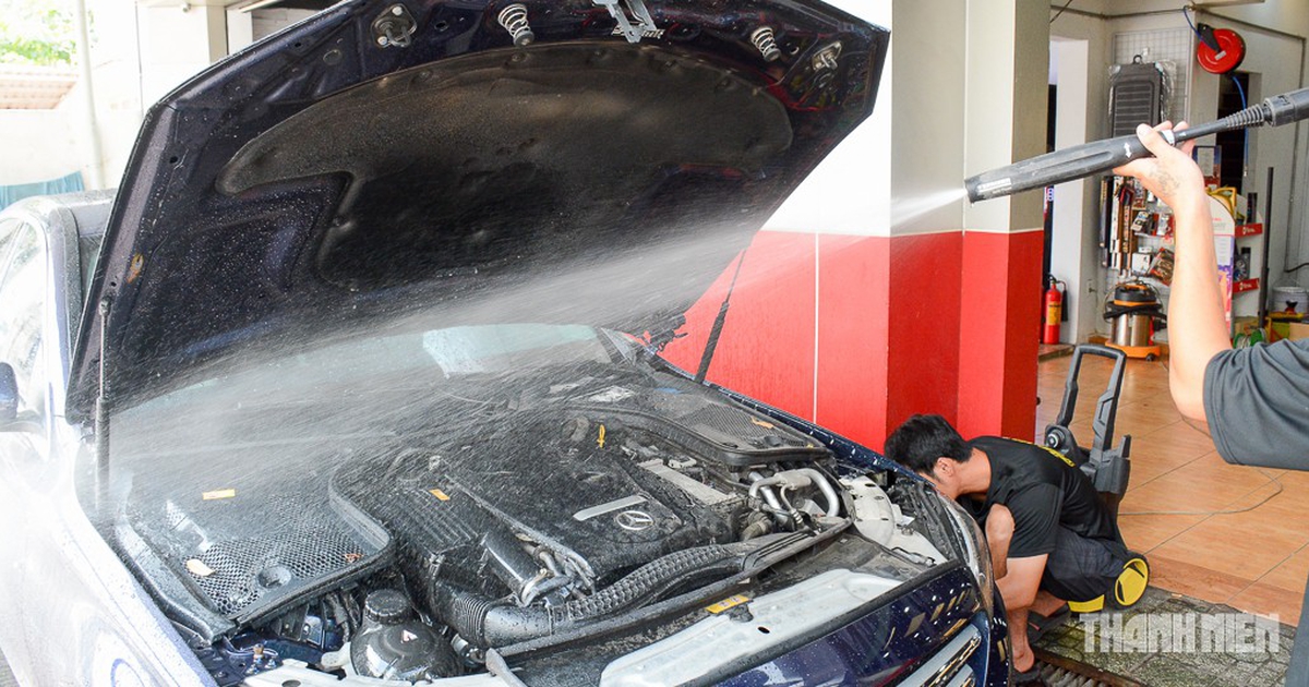 Vì sao không nên xịt rửa khoang động cơ ô tô ngay sau khi đi mưa?