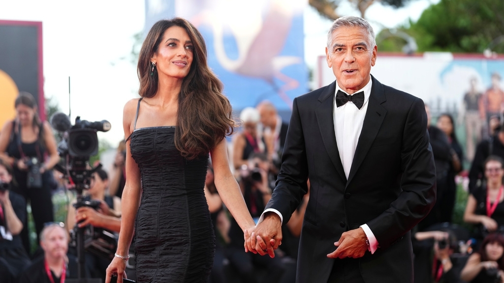 Vợ chồng George Clooney bên dàn sao mở màn LHP Venice
