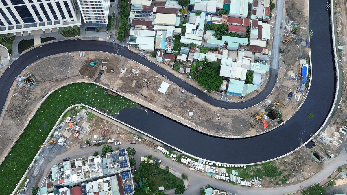 Đường ven rạch Xuyên Tâm sau thông xe