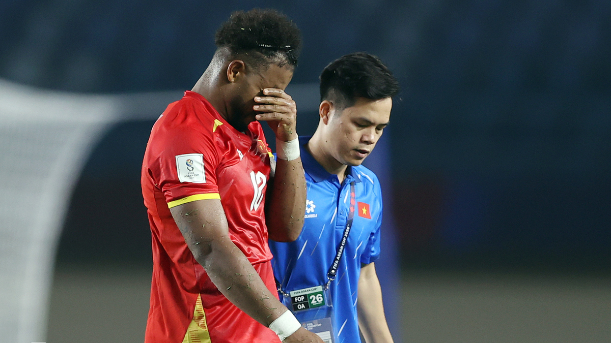 Xuân Son bật khóc khi rời sân ở FIFA ASEAN Cup