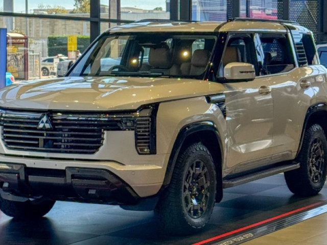 Cận cảnh Mitsubishi Pajero 2026 tại đại lý: 3 phiên bản, giá từ 1,29 tỷ VNĐ