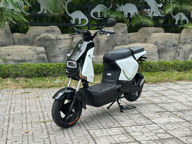 Cận cảnh VinFast Amio S2 giá 12 triệu đồng, xe máy điện không cần bằng lái dành cho học sinh