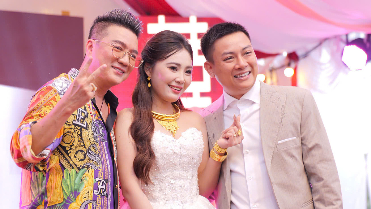 Đàm Vĩnh Hưng và đồng nghiệp chúc phúc Hoài Lâm