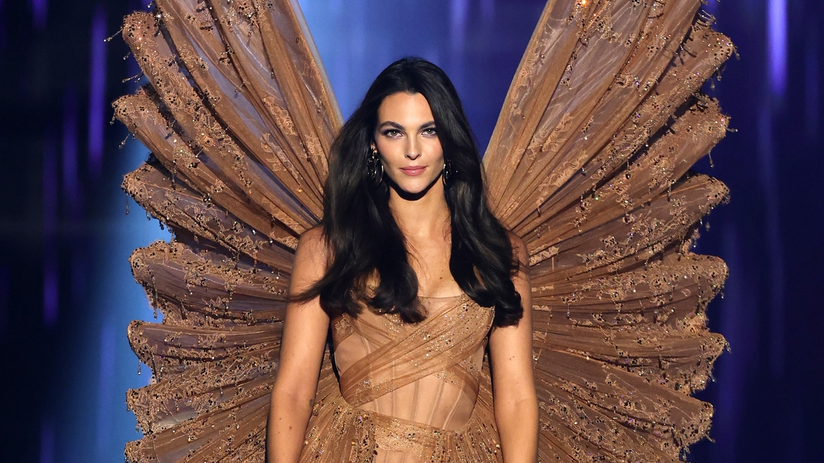 Bạn gái Leonardo DiCaprio và dàn 'thiên thần' diễn nội y Victoria's Secret