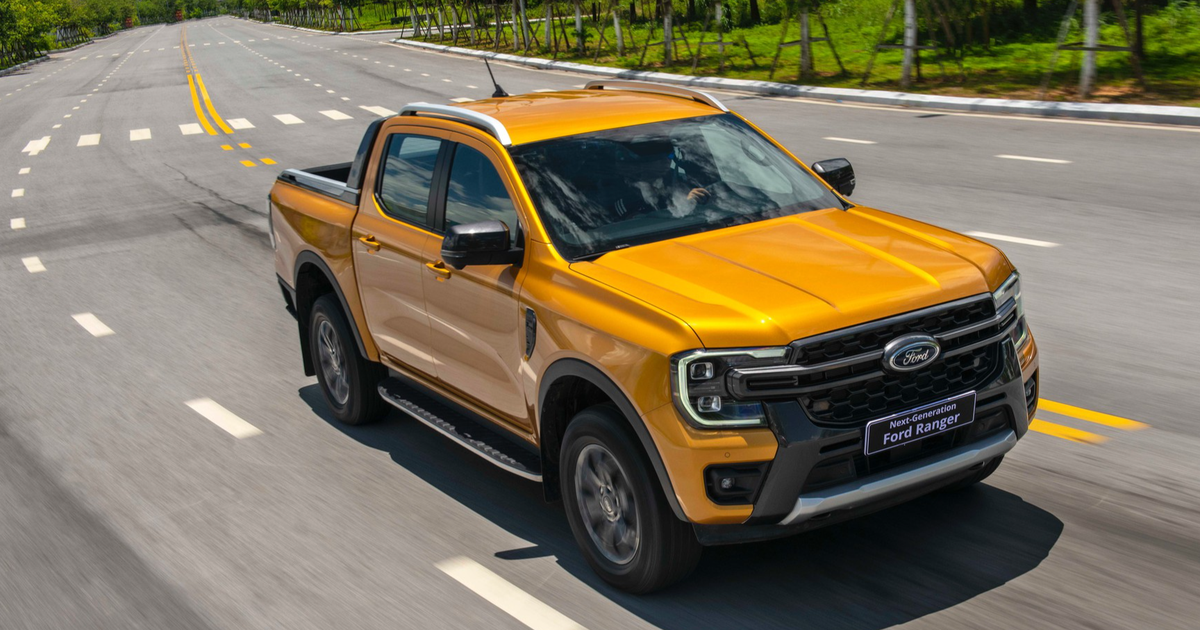 Xe bán tải giảm doanh số, Ford Ranger đòi lại ngôi đầu từ tay Mitsubishi Triton