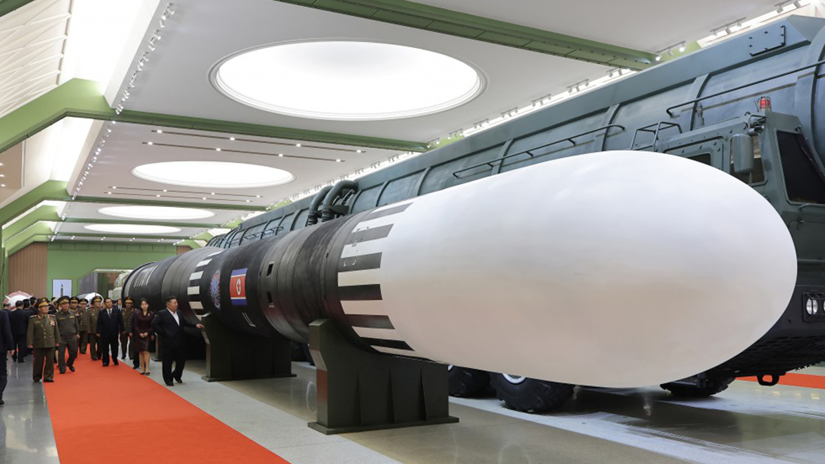 Dàn ICBM, tên lửa siêu vượt âm Triều Tiên phô diễn tại bảo tàng cách mạng