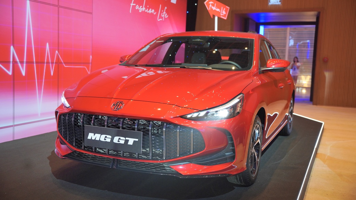 MG GT - sedan cỡ C định giá cỡ B
