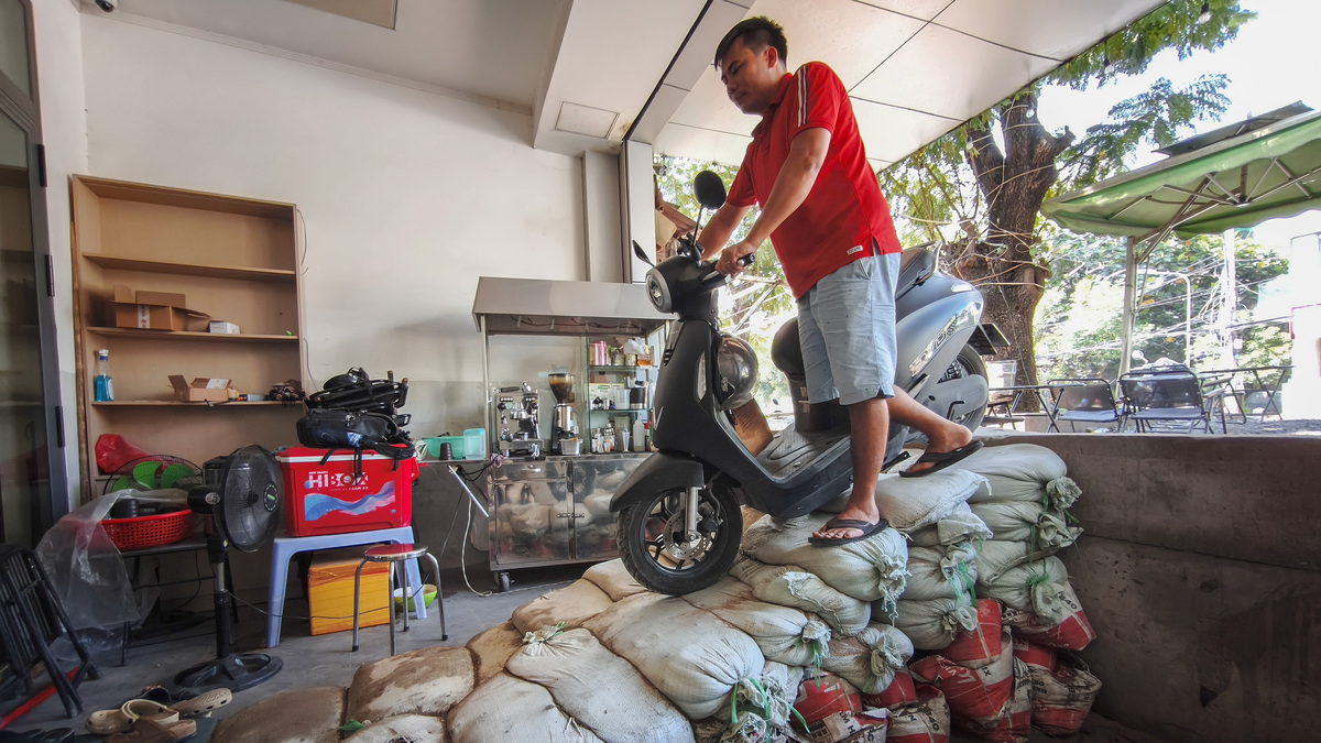 Nhà thành hầm sâu vì làm đường chống ngập ở TP HCM